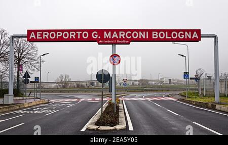 Cartello stradale Aeroporto Guglielmo Marconi di Bologna. Aeroporto di Bologna, Italia Foto Stock