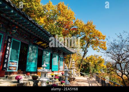 Miryang, Corea - 8 Novembre 2020 : Tempio di Mucongsa in autunno Foto Stock