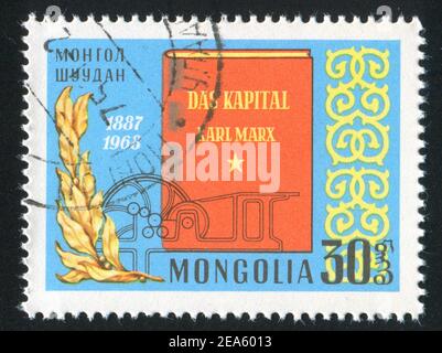 MONGOLIA - CIRCA 1968: Francobollo stampato dalla Mongolia, mostra il libro 'Das Kapital' di Karl Marx, circa 1968 Foto Stock