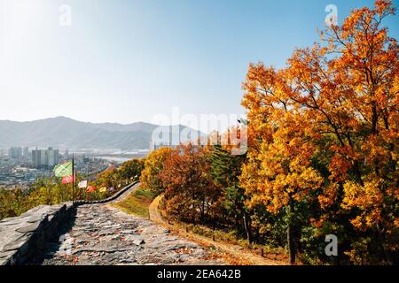 Fortezza di Miryang Eupseong in autunno a Miryang, Corea Foto Stock
