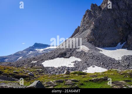 Ghiacciai alpini e il paesaggio innevato di Pralognan la Vanoise. alpi francesi. Foto Stock