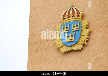 Linköping, SVEZIA - 12 NOVEMBRE 2014: Emblema della polizia svedese presso una stazione di polizia. Foto Stock