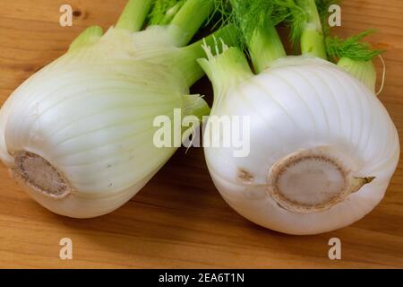 Il finocchio è un vegetale ed ha quantità significative di vitamine A, C, K, e, acido folico e beta-carotene. Contiene anche molti minerali. Foto Stock