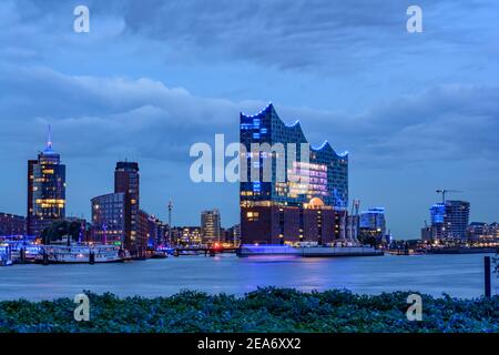 Amburgo, Germania - Settembre 07 2017: Blue Port Art Project di Michael Batz nel porto con Elbphilharmonie Foto Stock