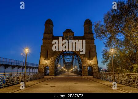 Old Harburger Elbbruecke ad Amburgo al tramonto Foto Stock