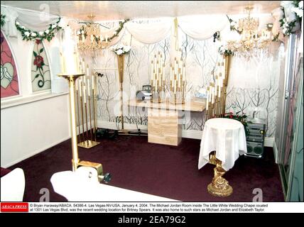 © Bryan Haraway/ABACA. 54386-4. Las Vegas-NV-USA, 4 gennaio 2004. La camera Michael Jordan all'interno della Little White Wedding Chapel, situata al 1301 di Las Vegas Blvd, è stata il luogo di nozze più recente per Britney Spears. Era anche la casa di star come Michael Jordan e Elizabeth Taylor. Foto Stock