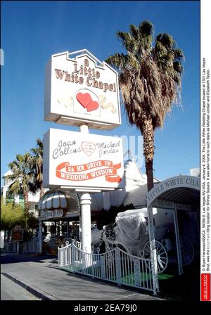 © Bryan Haraway/ABACA. 54386-8. Las Vegas-NV-USA, 4 gennaio 2004. La Little White Wedding Chapel, situata al 1301 di Las Vegas Blvd, è stata la sede di un recente matrimonio per Britney Spears. Era anche la casa di star come Michael Jordan e Elizabeth Taylor. Foto Stock
