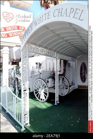 © Bryan Haraway/ABACA. 54386-1. Las Vegas-NV-USA, 4 gennaio 2004. La Little White Wedding Chapel, situata al 1301 di Las Vegas Blvd, è stata la sede di un recente matrimonio per Britney Spears. Era anche la casa di star come Michael Jordan e Elizabeth Taylor. Foto Stock
