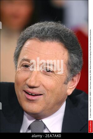 © Jean-Jacques Datchary/ABACA. 54808-11. Parigi-Francia, 14 gennaio 2004. Michel Drucker alla registrazione del suo talk show Vivement Dimanche. Foto Stock