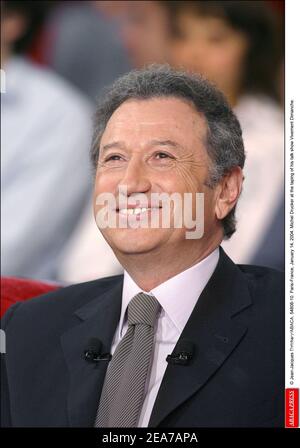 © Jean-Jacques Datchary/ABACA. 54808-10. Parigi-Francia, 14 gennaio 2004. Michel Drucker alla registrazione del suo talk show Vivement Dimanche. Foto Stock