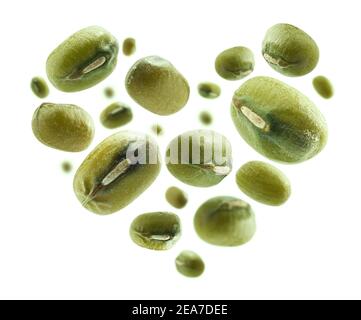 Un gioco di verde a forma di cuore su un sfondo bianco Foto Stock