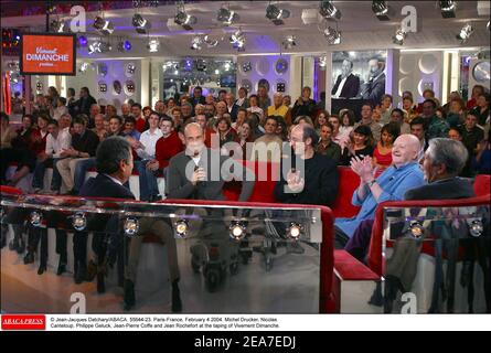 © Jean-Jacques Datchary/ABACA. 55644-23. Parigi-Francia, 4 febbraio 2004. Michel Drucker, Nicolas Canteloup, Philippe Geluck, Jean-Pierre Coffe e Jean Rochefort alla registrazione di Vivement Dimanche. Foto Stock