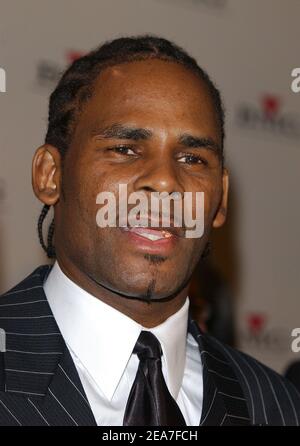 © Lionel Hahn/ABACA. 55802-14. Los Angeles-CA-USA, 8 febbraio 2004. R. Kelly partecipa al BMG Post-Grammy Party all'Avalon. Foto Stock