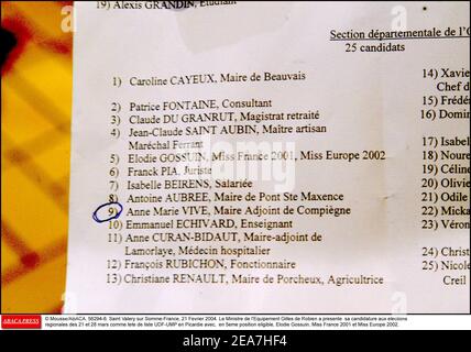 © Mousse/ABACA. 56294-6. Saint Valery sur Somme-France, 21 Fevrier 2004. Le Ministre de l'Equipement Gilles de Robien a presente sa candidature aux elections regionales des 21 et 28 Mars comme tete de liste UDF-UMP en Picardie avec, en 5eme Position eleggiible, Elodie Gossuin, Miss France 2001 et Miss Europe 2002. Foto Stock