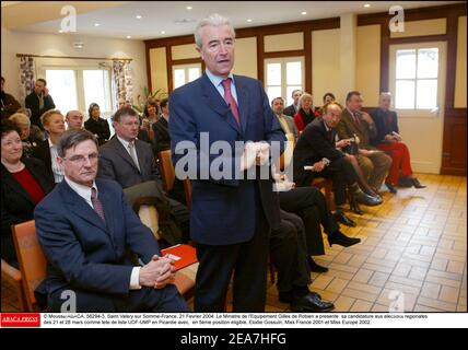 © Mousse/ABACA. 56294-3. Saint Valery sur Somme-France, 21 Fevrier 2004. Le Ministre de l'Equipement Gilles de Robien a presente sa candidature aux elections regionales des 21 et 28 Mars comme tete de liste UDF-UMP en Picardie avec, en 5eme Position eleggiible, Elodie Gossuin, Miss France 2001 et Miss Europe 2002. Foto Stock