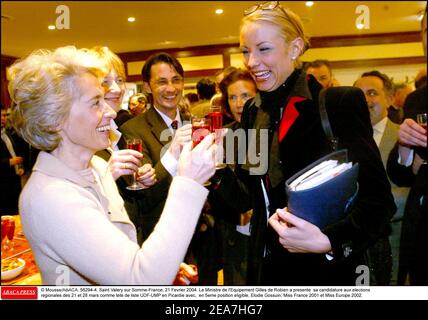 © Mousse/ABACA. 56294-4. Saint Valery sur Somme-France, 21 Fevrier 2004. Le Ministre de l'Equipement Gilles de Robien a presente sa candidature aux elections regionales des 21 et 28 Mars comme tete de liste UDF-UMP en Picardie avec, en 5eme Position eleggiible, Elodie Gossuin, Miss France 2001 et Miss Europe 2002. Foto Stock