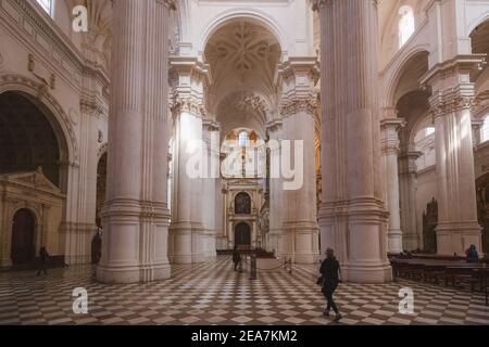 Granada, Spagna - Marzo 31 2018: Il grande interno della Cattedrale di Granada (Catedral de Granada) nella città vecchia (Albaicin o quartiere arabo) a Granad Foto Stock