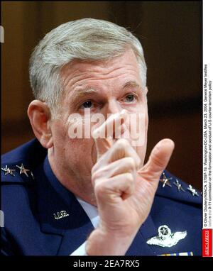 © Olivier Douliery/ABACA. 57597-19. Washington-DC-USA, 23 marzo 2004. Il generale Meyers testimonia dinanzi alla commissione del 9-11 sulla formulazione e la condotta della politica antiterrorismo degli Stati Uniti Foto Stock
