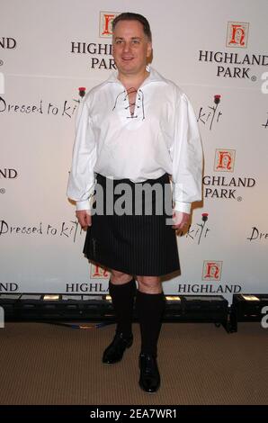 Il primo ministro scozzese Jack McConnell arriva alla festa Dressed to Kilt, tenutasi a Sotheby's a New York, lunedì 5 aprile 2004. (Nella foto : Jack McConnell). Foto di Nicolas Khayat/ABACA. Foto Stock