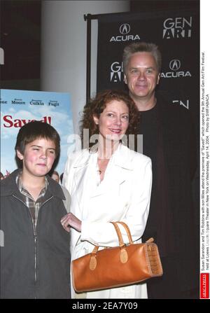 Susan Sarandon e Tim Robbins con Miles figlio partecipano alla prima di Saved! Che ha aperto il 9° Festival annuale di Art Film, tenuto al Loews Lincoln Square Theatre di New York mercoledì 14 aprile 2004. Foto di SWF/ABACA Foto Stock