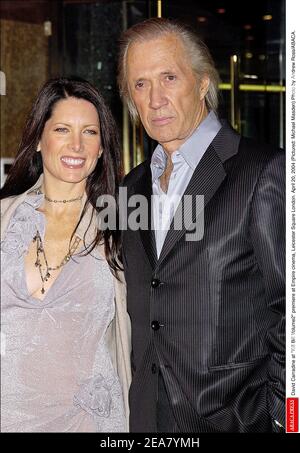 David Carradine e Annie Bierman al Kill Bill Volume2 premiere all'Empire cinema, Leicester Square London. Aprile 20, 2004 (nella foto: Michael Masden) Foto di Andrew Ross/ABACA. Foto Stock