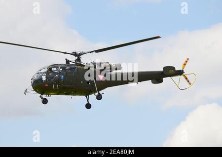 Zeltweg, Austria - 1 luglio 2011: Mostra con l'elicottero Alouette III dell'aviazione austriaca in aereo pubblico - airpower11 Foto Stock