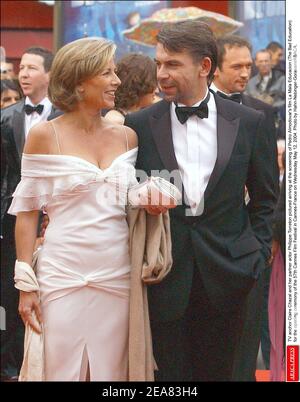 L'ancora televisiva Claire Chazal e il suo attore partner Philippe Torreton hanno ritratto di arrivare alla proiezione del film di Pedro Almodovar la Mala Educatacion (la cattiva Educazione) per la cerimonia di apertura del 57° Festival del Cinema di Cannes a Cannes-Francia mercoledì 12 maggio 2004. Foto di Hahn-Nebinger-Gorassini/ABACA. Foto Stock