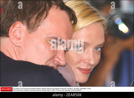 L'attrice statunitense Uma Thurman e il regista Quentin Tarantino si presentano alla fotocellula del loro film "Kill Bill 2" fuori concorso al 57esimo Festival del Cinema di Cannes a Cannes-Francia domenica 16 maggio 2004. Foto di Hahn-Nebinger-Gorassini/ABACA Foto Stock