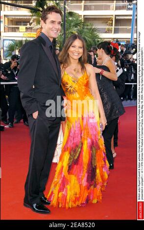 L'attore britannico Rupert Everett e l'attrice italiana Ornella Muti hanno ritratto di arrivare al Palais des Festivals per la proiezione del film di Agnes Jaoui ïComme une Image' presentato in concorso al 57° Festival di Cannes, domenica 16 maggio 2004. Foto di Hahn-Nebinger-Gorassini/ABACA. Foto Stock