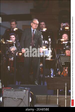 Il compositore italiano Ennio Morricone durante il Concerto We are the Future Charity al Circus Maximus di Roma-Italia il 16 maggio 2004. Foto di Laurent Zabulon/ABACA. Foto Stock