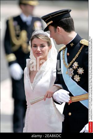 La coppia reale appena sposata, principe ereditario delle Asturie Felipe di Spagna e principessa delle Asturie Letizia di Spagna dopo la cerimonia nuziale a Madrid-Spagna sabato 22 maggio 2004. Foto di Abd Rabbo-Hounsfield-Klein-Mousse-Zabulon/ABACA. Foto Stock