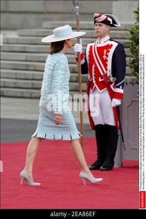 La Principessa Caroline di Monaco arriva alla Cattedrale di Santa Maria la Real de la Almudena di Madrid-Spagna sabato 22 maggio 2004 per la cerimonia di nozze del Principe ereditario Felipe di Spagna e Letizia Ortiz. Foto di Abd Rabbo-Hounsfield-Klein-Mousse-Zabulon/ABACA. Foto Stock