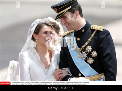 La coppia reale appena sposata, principe ereditario delle Asturie Felipe di Spagna e principessa delle Asturie Letizia di Spagna dopo la cerimonia nuziale a Madrid-Spagna sabato 22 maggio 2004. Foto di Abd Rabbo-Hounsfield-Klein-Mousse-Zabulon/ABACA. Foto Stock