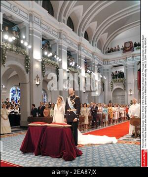 La coppia reale appena sposata, Principe ereditario delle Asturie Felipe di Spagna e Principessa delle Asturie Letizia di Spagna all'interno della Basilica di Atocha dopo la cerimonia nuziale a Madrid-Spagna sabato 22 maggio 2004. Foto di ABACA. Foto Stock