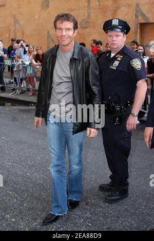 L'attore Dennis Quaid arriva al teatro ed Sullivan per la sua apparizione ospite nello spettacolo David Letterman e parla del suo nuovo film The Day After Tomorrow, a New York, NY, USA - 25 maggio 2004. Foto di Antoine Cau/Abaca Foto Stock