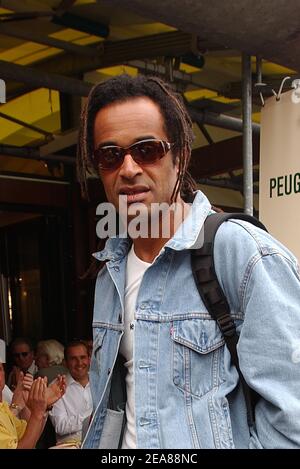 L'ex tennista francese Yannick Noah ha ritratto al Roland Garros 'Village' durante l'Open Francese 2004 a Parigi-Francia mercoledì 26 maggio 2004. Foto di Gorassini-Zabulon/ABACA. Foto Stock