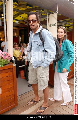 L'ex tennista francese Yannick Noah ha ritratto al Roland Garros 'Village' durante l'Open Francese 2004 a Parigi-Francia mercoledì 26 maggio 2004. Foto di Gorassini-Zabulon/ABACA. Foto Stock