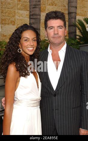 Simon Cowell e Terri Seymour partecipano alla finalica americana di Idol al Kodak Theatre di Hollywood. Los Angeles, 26 maggio 2004. (Nella foto: Simon Cowell, Terry Seymor). Foto di Lionel Hahn/Abaca. Foto Stock