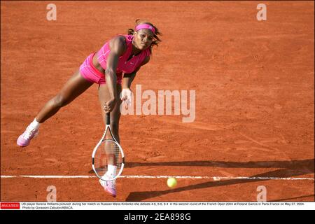 Il giocatore USA Serena Williams ha ritratto durante la sua partita contro la russa Maria Kirilenko sconfigge 4-6, 6-6, 6-4 nel secondo round del French Open 2004 a Roland Garros a Parigi-Francia il 27 maggio 2004. Foto di Gorassini-Zabulon/ABACA. Foto Stock