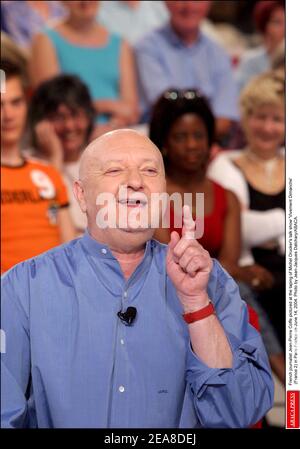 Il giornalista francese Jean-Pierre Coffe ha raffigurato il 14 giugno 2004 al talk show di Michel Drucker 'Vivement Dimanche' (Francia 2) a Parigi-Francia. Foto di Jean-Jacques Datchary/ABACA. Foto Stock