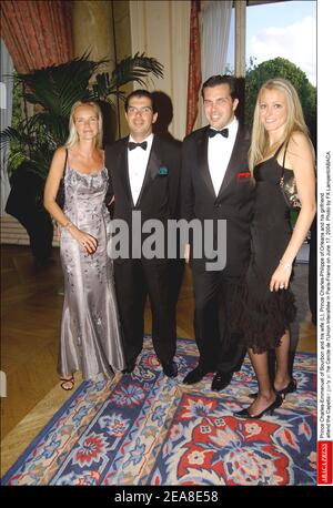 Il principe Carlo-Emmanuele di Borbone e sua moglie (L), il principe Carlo-Philippe di Orleans e la sua fidanzata partecipano alla festa capetiana al Cercle de l'Union Interallie di Parigi-Francia il 17 giugno 2004. Foto di FX Lamperti/ABACA. Foto Stock