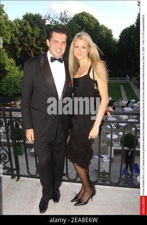 Il principe Charles-Philippe di Orleans e la sua fidanzata Deborah-Juliette Kreuser partecipano alla festa capetiana al Cercle de l'Union Interallie di Parigi-Francia il 17 giugno 2004. Foto di FX Lamperti/ABACA. Foto Stock