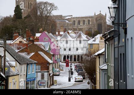 Thaxted Essex IT Snow conditions Winter Weather conditions 8 Febbraio 2021 Mostra Thaxted Chiesa e 14 ° secolo Thaxted Guildhall Beast dal EA Foto Stock