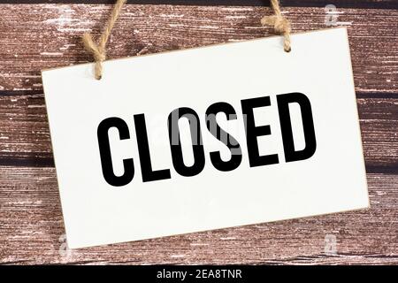 Cartello bianco chiuso Foto Stock