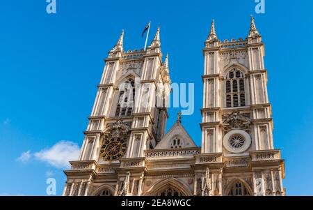 Facciata principale dell'Abbazia di Westminster, in stile gotico, a Londra, Inghilterra, Regno Unito Foto Stock