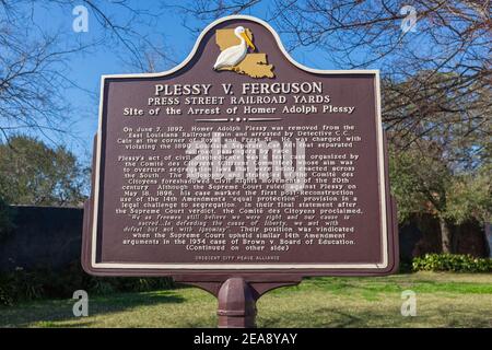 NEW ORLEANS, LA, Stati Uniti d'America - 1 FEBBRAIO 2021: Plessy contro Ferguson marcatore storico a Faubourg Marigny Foto Stock