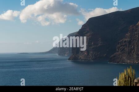 Los Gigantes scogliere sull'isola di Tenerife, Isole Canarie, Spagna. Foto Stock