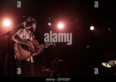 Tim Smith di Midlake ha suonato sul palco come parte del festival Greenman 2013 a Glanusk, nel Galles del Sud Foto Stock