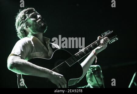 Tim Smith di Midlake ha suonato sul palco come parte del festival Greenman 2013 a Glanusk, nel Galles del Sud Foto Stock