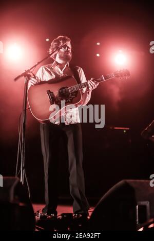 Tim Smith di Midlake ha suonato sul palco come parte del festival Greenman 2013 a Glanusk, nel Galles del Sud Foto Stock